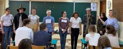 "Необыкновенные приключения Маши и Вити в химическом кабинете"