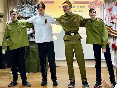 Поклонимся великим тем годам...