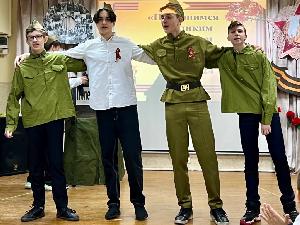 Поклонимся великим тем годам...